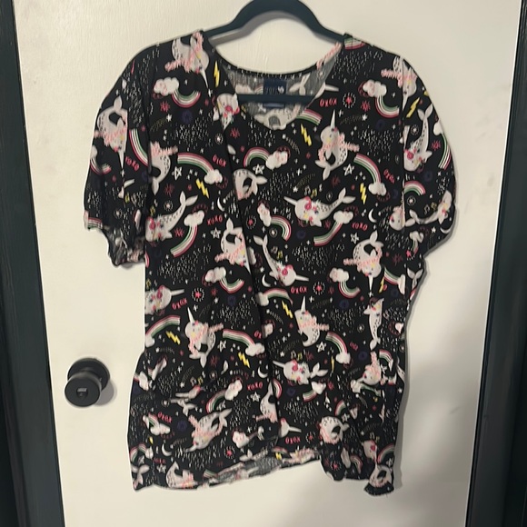 Zoe + Chloe EUC Narwhal scrub top - Picture 1 of 3